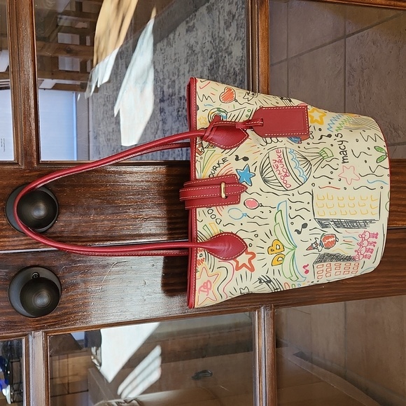 NWOT Rare Dooney & Bourke North/South Cindy Macy's Parade Collectible Tote ๐๐ฅ - Picture 17 of 17